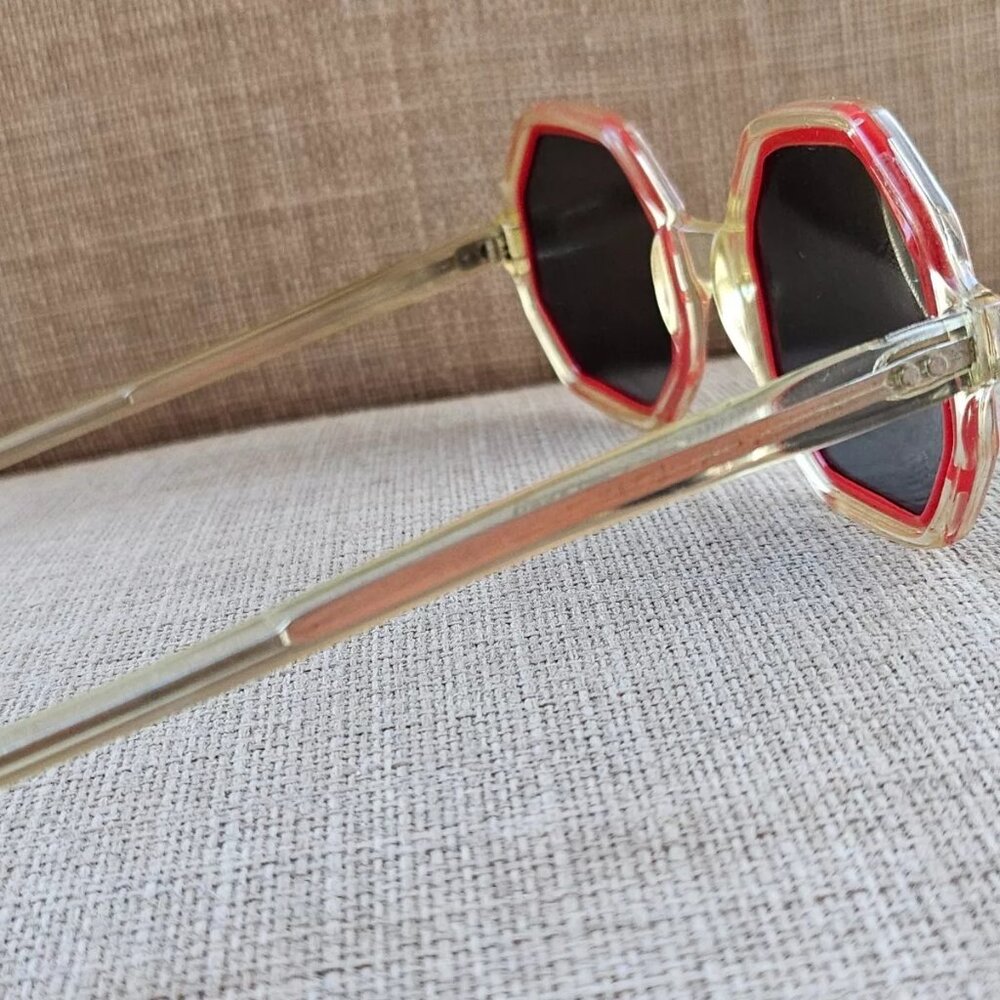 Vintage Sunglasses Clear/Red Tone Frame Unisex Hexagonal Eyewear - Picture 12 of 13